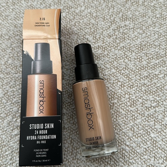 Brand new - SMASHBOX 24 Hour Hydra Foundation - Picture 2 of 3